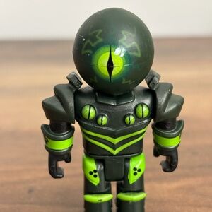 ROBLOX Series 1 THE OVERSEER Action Figure Toy Green Black Alien Jazwares